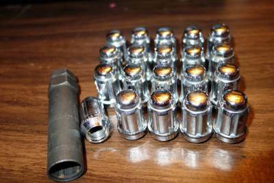 20 Gorilla Lock Low Profile Lug Nuts  M12 1.5.JPG