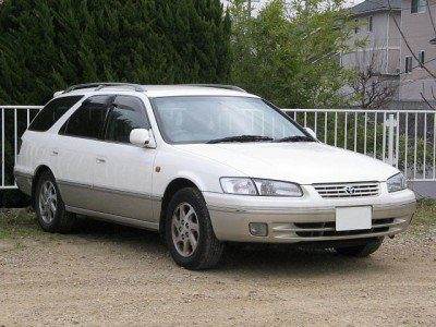 1996-2001_Toyota_Camry_Gracia_(XV20)_station_wagon_front.jpg