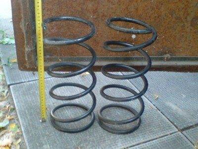 Справа 2х литровая,толщина витка 13,4 мм.Левая 1.6(родная),толщина витка 13 мм ровно.JPG