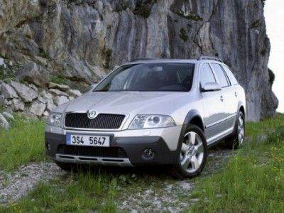 Skoda_Octavia Scout_Wagon_2007.jpg